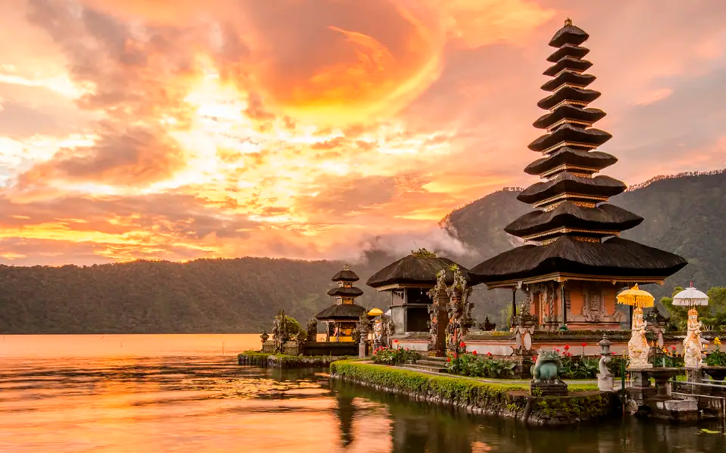 One2Travel Background