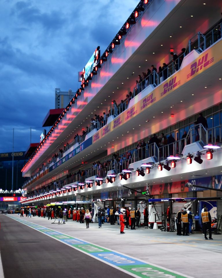 Foto 2 de F1 las Vegas 2026 - Experiencias Paddock Club 3-Days | TGR Haas F1® Team Club Suite